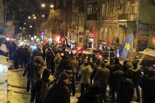 В центре Киева активисты жгли шины, отметив вторую годовщину событий на Майдане В центре Киева активисты жгли шины, отметив вторую годовщину событий на Майдане