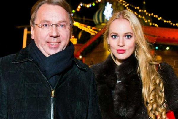 Молодая жена-модель родила помощнику Путина дочь