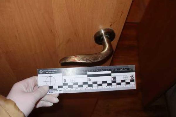 Романтический вечер со случайным кавалером для двух киевлянок закончился жестоким изнасилованием Романтический вечер со случайным кавалером для двух киевлянок закончился жестоким изнасилованием