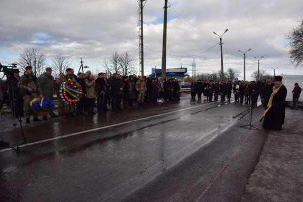 На Донетчине состоялся реквием в память о погибших под обстрелом на блокпосту №5: "Я Волноваха" На Донетчине состоялся реквием в память о погибших под обстрелом на блокпосту №5: "Я Волноваха"
