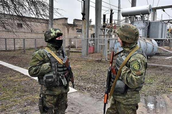 На Донетчине полицейских на блокпостах вооружили портативными видеорегистраторами