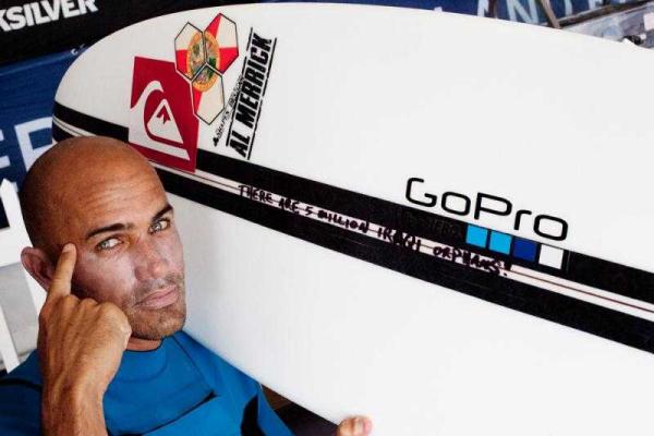 Один из самых титулованных серферов мира на Гавайях спас утопающего 2-летнего ребенка 