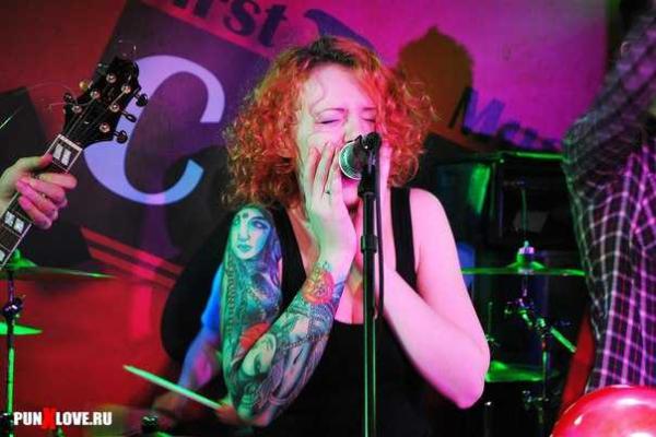 Экс-солистка группы "Ранетки" в канун Нового года родила сына