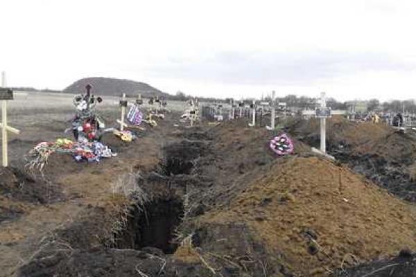 В Сеть попало видео, снятое на огромном кладбище ополченцев в Донецке