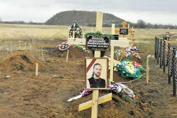 В Сеть попало видео, снятое на огромном кладбище ополченцев в Донецке