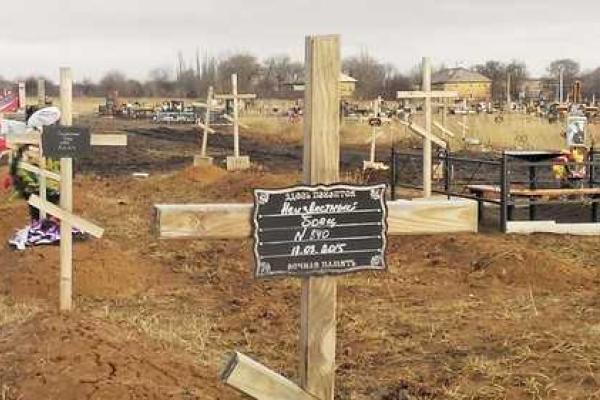 В Сеть попало видео, снятое на огромном кладбище ополченцев в Донецке