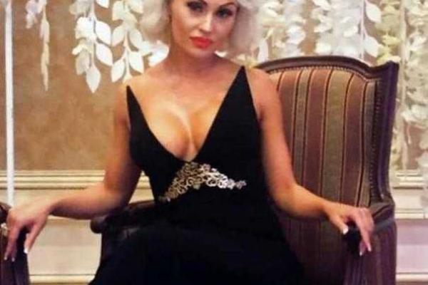 Пользователи сети активно обсуждают поведение блондинки на элитном авто, устроившей "разнос" полицейским Пользователи сети активно обсуждают поведение блондинки на элитном авто, устроившей "разнос" полицейским