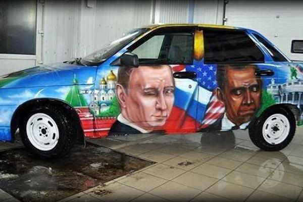 В России дочь пограничника подарила отцу "патриотический" автомобиль: ВАЗ "с ног до головы" покрыт рисунками