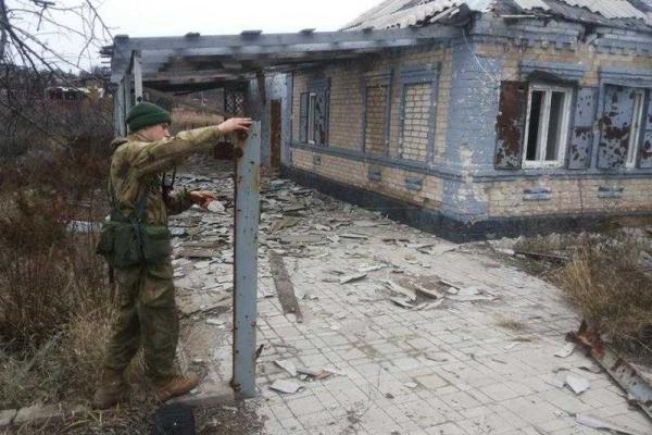 Уходя из Широкино боевики оставили сотни смертоносных "сюрпризов": заминирован практически каждый дом Уходя из Широкино боевики оставили сотни смертоносных "сюрпризов": заминирован практически каждый дом
