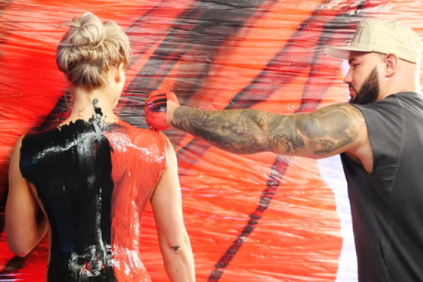 В новом совместном клипе Стаса Михайлова и Джигана сыграет обнаженная "Мисс Бикини"