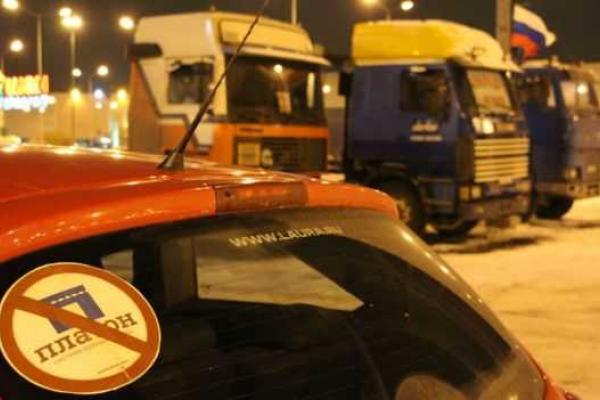 Протестующие российские дальнобойщики: могут начать прессовать