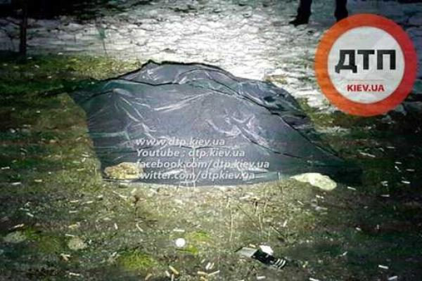 Житель Киева в пьяном угаре зарезал несовершеннолетнего племянника и выкинул его из окна 8-го этажа