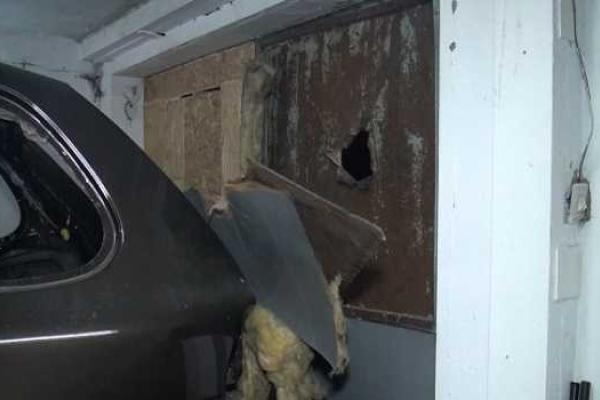 Появились первые кадры с места обстрела из гранатомета СТО в Киеве Появились первые кадры с места обстрела из гранатомета СТО в Киеве