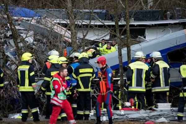 Стала известна предварительная причина столкновения пассажирских поездов в Германии
