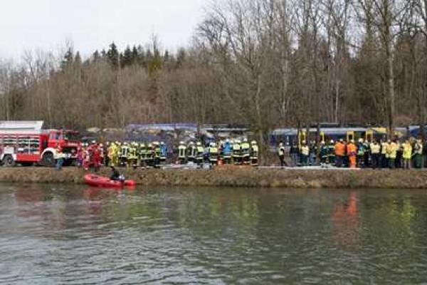 Стала известна предварительная причина столкновения пассажирских поездов в Германии