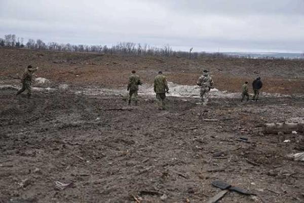 Смертоносные "подснежники": в Сватово на месте сгоревших военных складов обнаружили неразорвавшиеся мины и снаряды