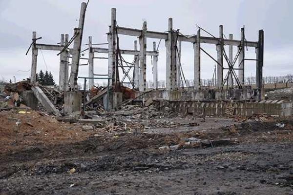 Смертоносные "подснежники": в Сватово на месте сгоревших военных складов обнаружили неразорвавшиеся мины и снаряды