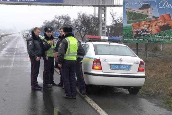 Закарпатье покинула первая колонна заблокированных российских фур Закарпатье покинула первая колонна заблокированных российских фур