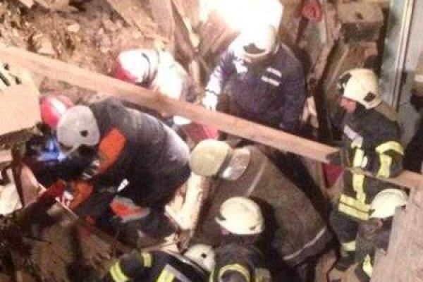 В Киеве на месте обвала дома спасатели обнаружили тело седьмого строителя В Киеве на месте обвала дома спасатели обнаружили тело седьмого строителя