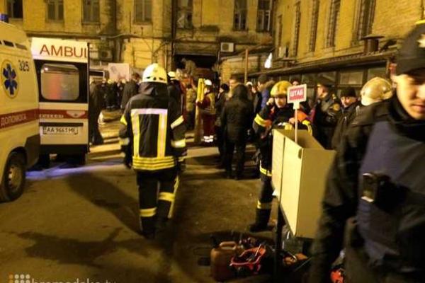 В Киеве на месте обвала дома спасатели обнаружили тело седьмого строителя В Киеве на месте обвала дома спасатели обнаружили тело седьмого строителя