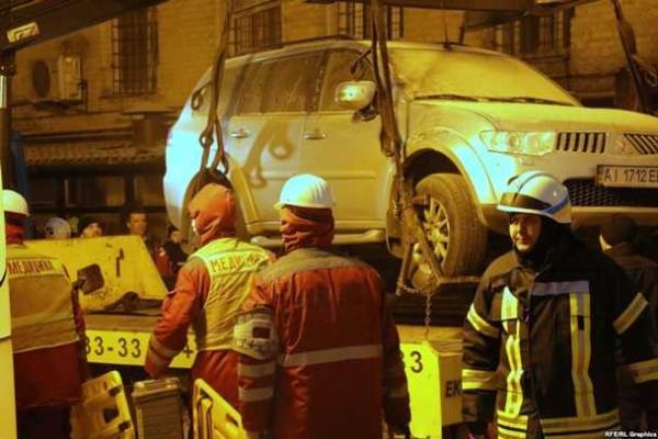 В Киеве на месте обвала дома спасатели обнаружили тело седьмого строителя В Киеве на месте обвала дома спасатели обнаружили тело седьмого строителя