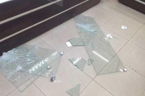 В Запорожье средь бела дня совершен вооруженный налет на ювелирный салон В Запорожье средь бела дня совершен вооруженный налет на ювелирный салон