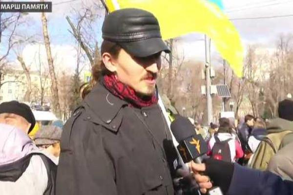 В центре Москвы развевается флаг Украины на акции памяти Бориса Немцова