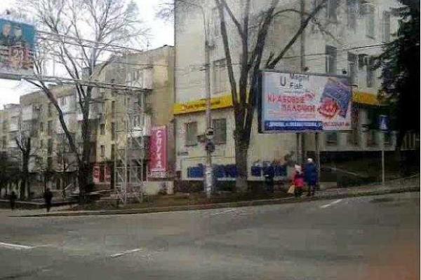 Красавец Донецк с приходом "русского мира" все больше становится похож на запуганный город-призрак Красавец Донецк с приходом "русского мира" все больше становится похож на запуганный город-призрак