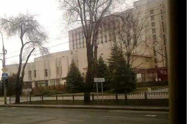 Красавец Донецк с приходом "русского мира" все больше становится похож на запуганный город-призрак Красавец Донецк с приходом "русского мира" все больше становится похож на запуганный город-призрак
