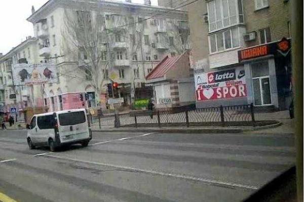 Красавец Донецк с приходом "русского мира" все больше становится похож на запуганный город-призрак Красавец Донецк с приходом "русского мира" все больше становится похож на запуганный город-призрак