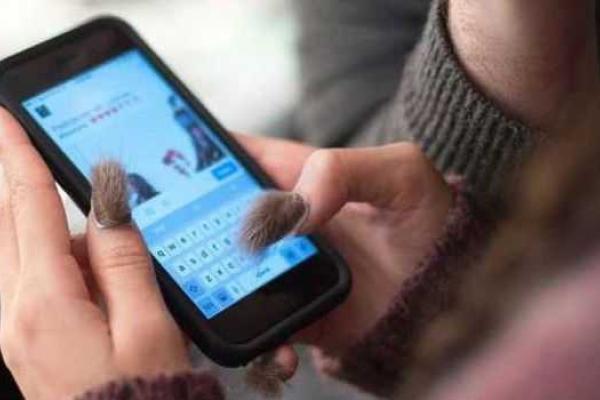 В рамках Нью-Йоркской недели моды представили креативный маникюр: в моду входят пушистые ногти