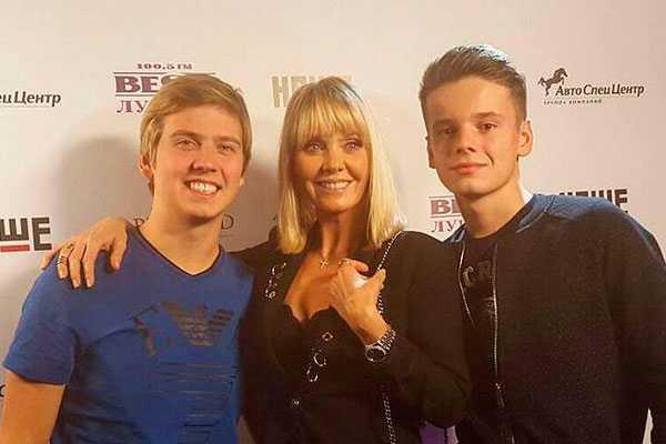 Сын певицы Валерии, проживающий в Швейцарии, готовится к службе в армии