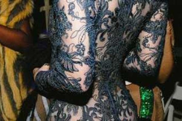 Модель Кайли Дженнер поразила поклонников пикантным нарядом