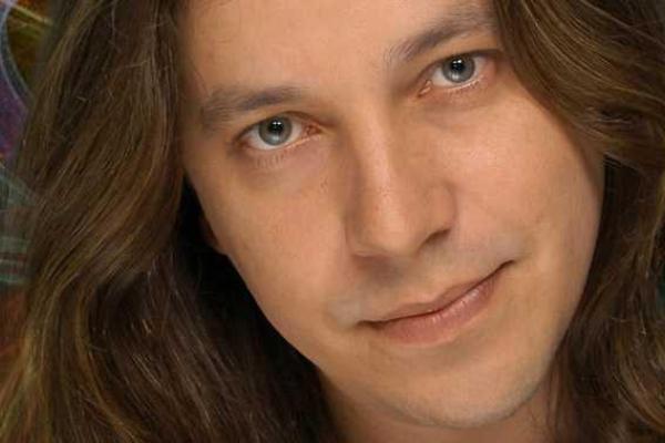 Солисту группы "Фристайл", исполнившему хит "Ах, какая женщина", пришлось покинуть Россию