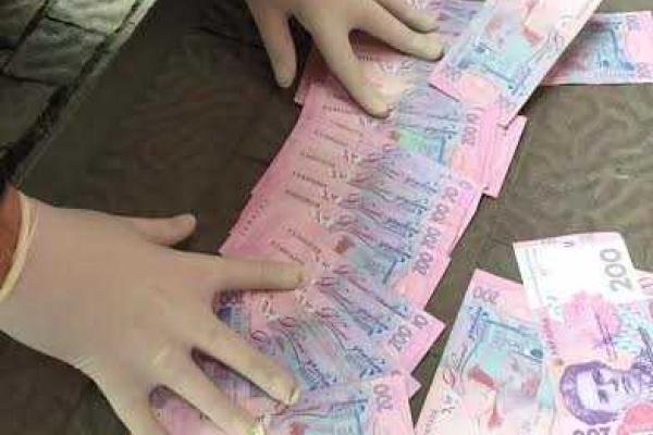 В Ивано-Франковске на взятке задержан чиновник из бюро судебно-медицинской экспертизы В Ивано-Франковске на взятке задержан чиновник из бюро судебно-медицинской экспертизы