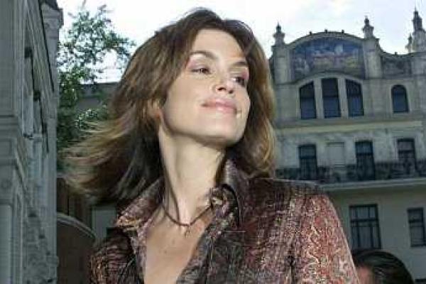 Супермодель Синди Кроуфорд отмечает 50-летний юбилей Супермодель Синди Кроуфорд отмечает 50-летний юбилей