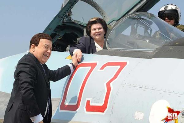 В Сирии депутат Госдумы РФ Кобзон раздавал российским пилотам "ордена ДНР" - СМИ В Сирии депутат Госдумы РФ Кобзон раздавал российским пилотам "ордена ДНР" - СМИ