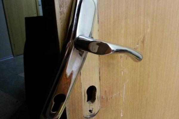 В Киеве неизвестные напали на офис независимого "17 канала": пострадал сторож, украдена техника и материалы В Киеве неизвестные напали на офис независимого "17 канала": пострадал сторож, украдена техника и материалы