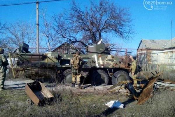 В Широкино бойцы разведподразделения ВСУ провели спецоперацию по разминированию и возвращению на базу БТР-3 В Широкино бойцы разведподразделения ВСУ провели спецоперацию по разминированию и возвращению на базу БТР-3