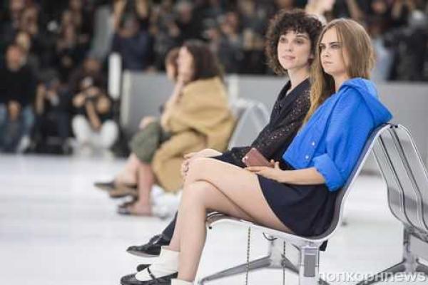 Британская супермодель Кара Делевинь сделала предложение руки и сердца своей возлюбленной