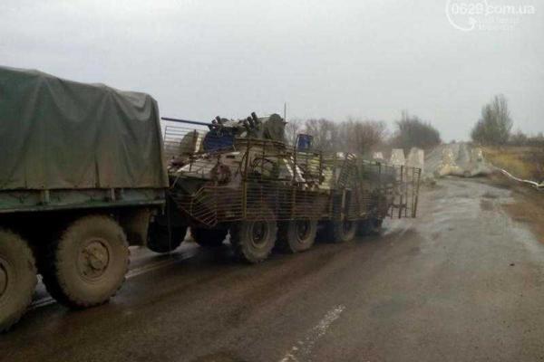 В Широкино бойцы разведподразделения ВСУ провели спецоперацию по разминированию и возвращению на базу БТР-3 В Широкино бойцы разведподразделения ВСУ провели спецоперацию по разминированию и возвращению на базу БТР-3