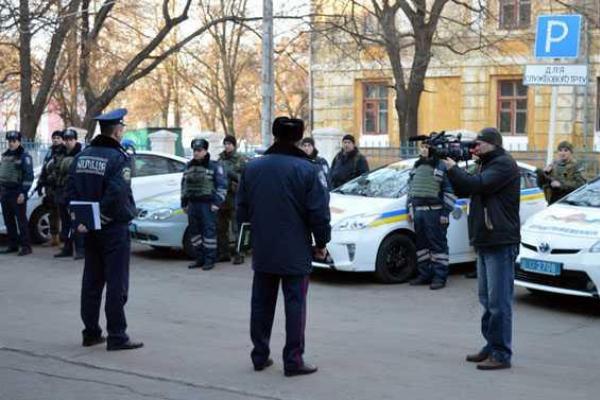 На улицы Славянска и Краматорска выходят на патрулирование силовики из "групп тяжелой полиции" На улицы Славянска и Краматорска выходят на патрулирование силовики из "групп тяжелой полиции"