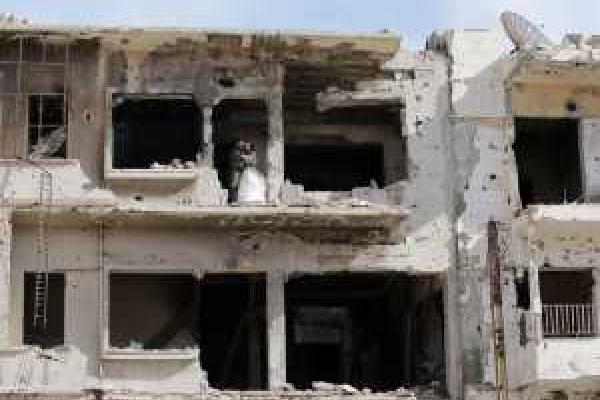 Трогательная фотосессия: в Сирии молодожены позировали перед камерой на обломках разрушенного Хомса