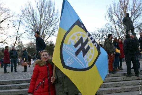 В Одессе провели факельный марш в память о бойцах "Азова", погибших в зоне АТО В Одессе провели факельный марш в память о бойцах "Азова", погибших в зоне АТО