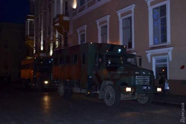 В Одессе провели факельный марш в память о бойцах "Азова", погибших в зоне АТО В Одессе провели факельный марш в память о бойцах "Азова", погибших в зоне АТО