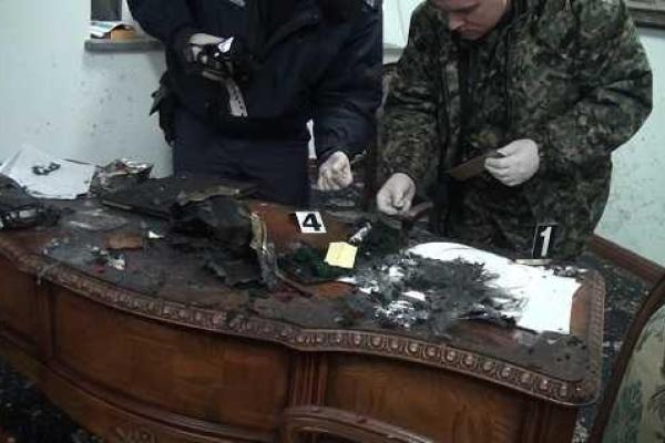 В Киеве правоохранители расследуют факт взрыва букета цветов в столичном офисе В Киеве правоохранители расследуют факт взрыва букета цветов в столичном офисе