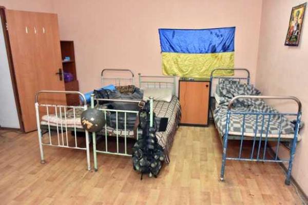 В прифронтовую Марьинку для проведения спецоперации направлены дополнительные силы полиции и спецназа В прифронтовую Марьинку для проведения спецоперации направлены дополнительные силы полиции и спецназа