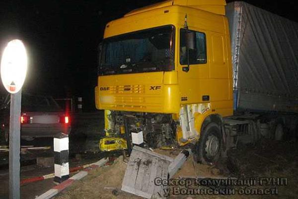 На Волыни пьяный водитель грузовика превратил "Audi" в груду железа и убил 22-летнего водителя На Волыни пьяный водитель грузовика превратил "Audi" в груду железа и убил 22-летнего водителя