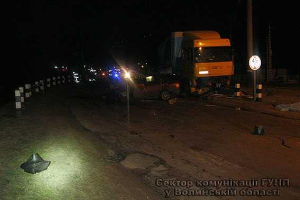На Волыни пьяный водитель грузовика превратил "Audi" в груду железа и убил 22-летнего водителя На Волыни пьяный водитель грузовика превратил "Audi" в груду железа и убил 22-летнего водителя