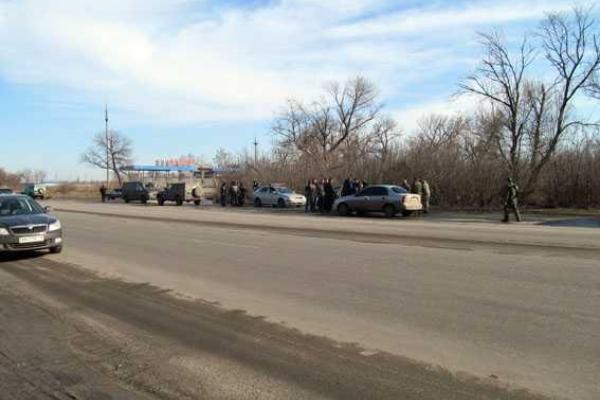 На Донетчине разыгрался боевик со стрельбой: бойцы АТО напали на полицейских при исполнении На Донетчине разыгрался боевик со стрельбой: бойцы АТО напали на полицейских при исполнении